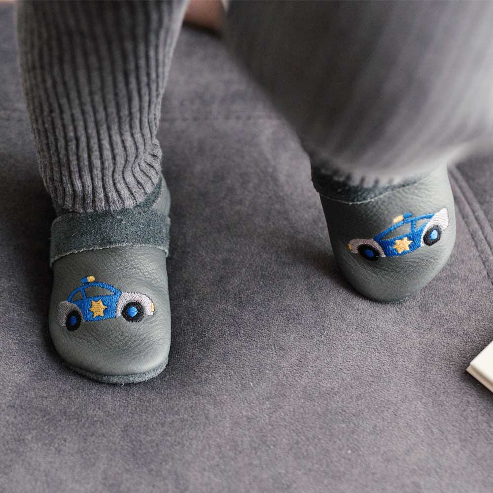 Polizeiauto - Barfußschuhe, Hausschuhe und Krabbelschuhe, IVN Naturleder zertifiziert