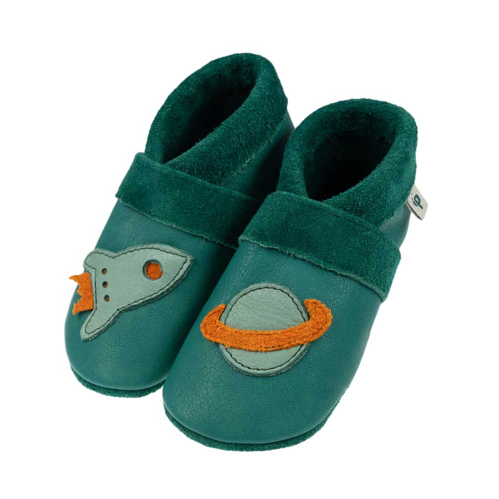 Rocket with Saturn crawling shoes and slippers made of natural