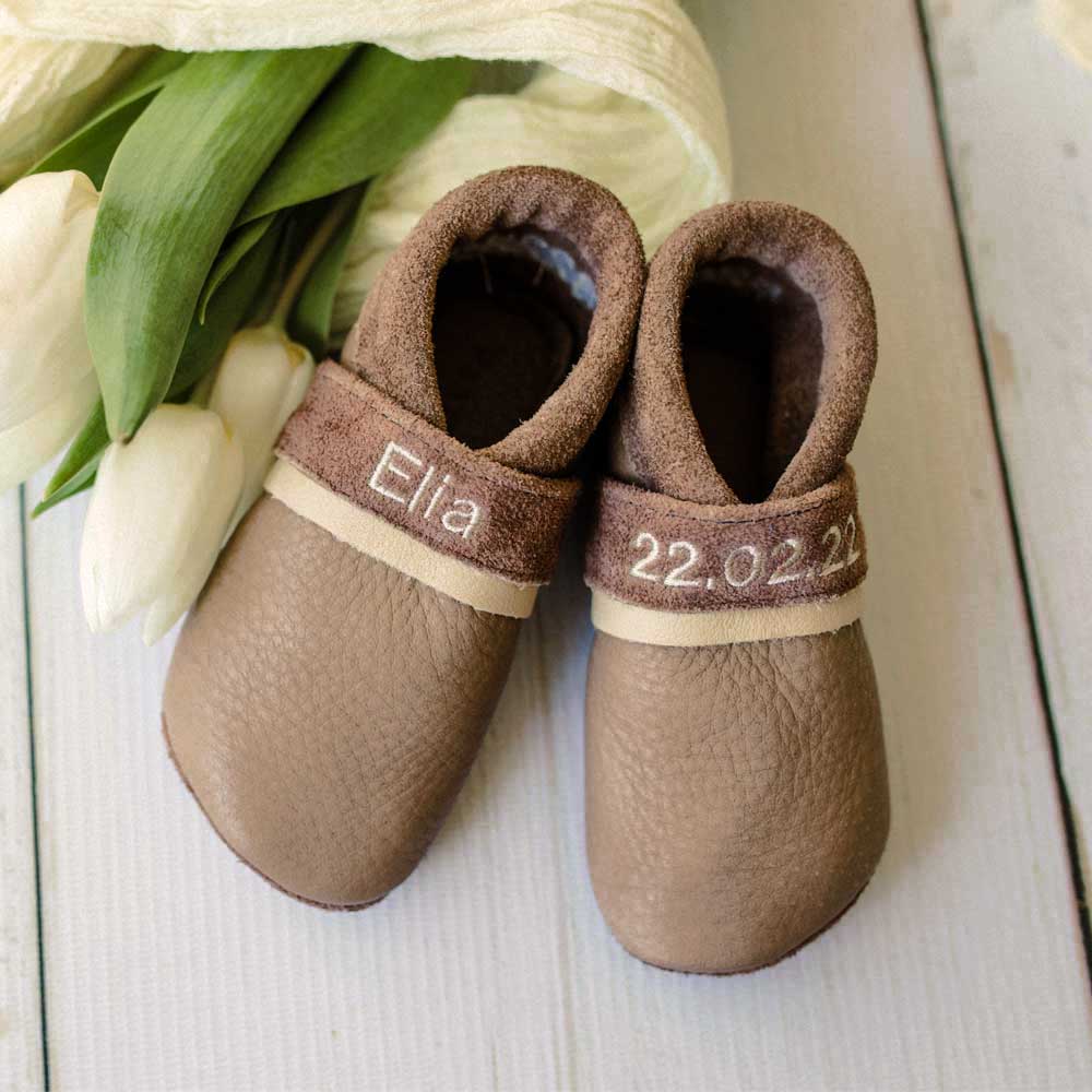 Solid color line - crawling shoes and slippers made of natural leather