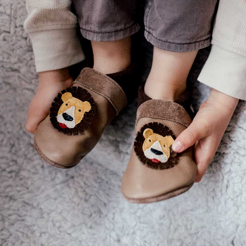 Lion - crawling shoes and slippers made of natural leather