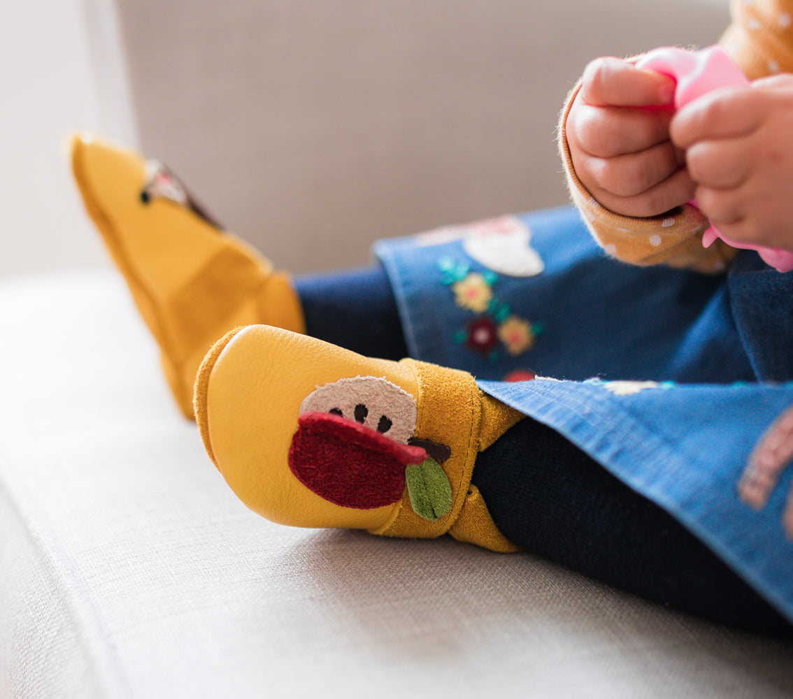 Monkey with banana - crawling shoes and slippers made of natural leather